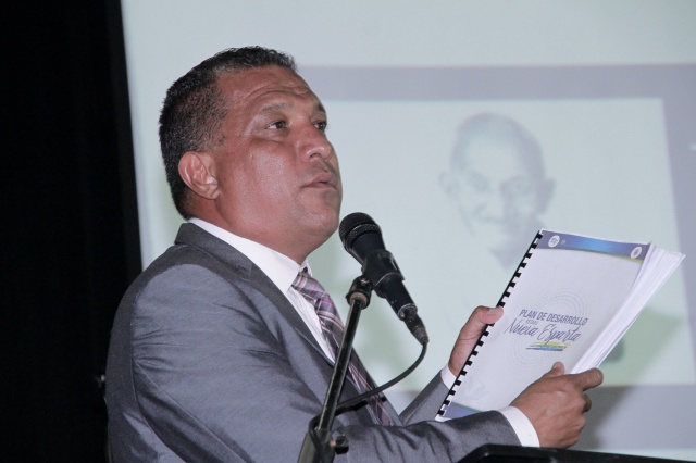 Foto 1- HM__0120.- Gobernador Alfredo Díaz presenta plan de desarrollo