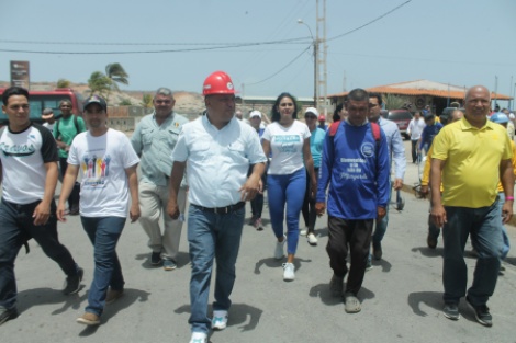 El gobernador Alfredo Díaz realizó un recorrido, junto a su equipo, por el muelle de Coche