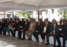 Miembros del gabinete ejecutivo y personalidades especialmente invitadas asistieron al acto en la plaza Bolívar de La Asunción.